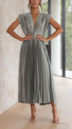 Women's Elegant Maxi Summer Dress - V-neckline With Pleated Design