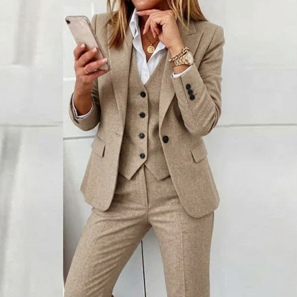 Women’s Tailored Three-Piece Suit Set – Elegant Blazer, Vest & Slim Fit Trousers